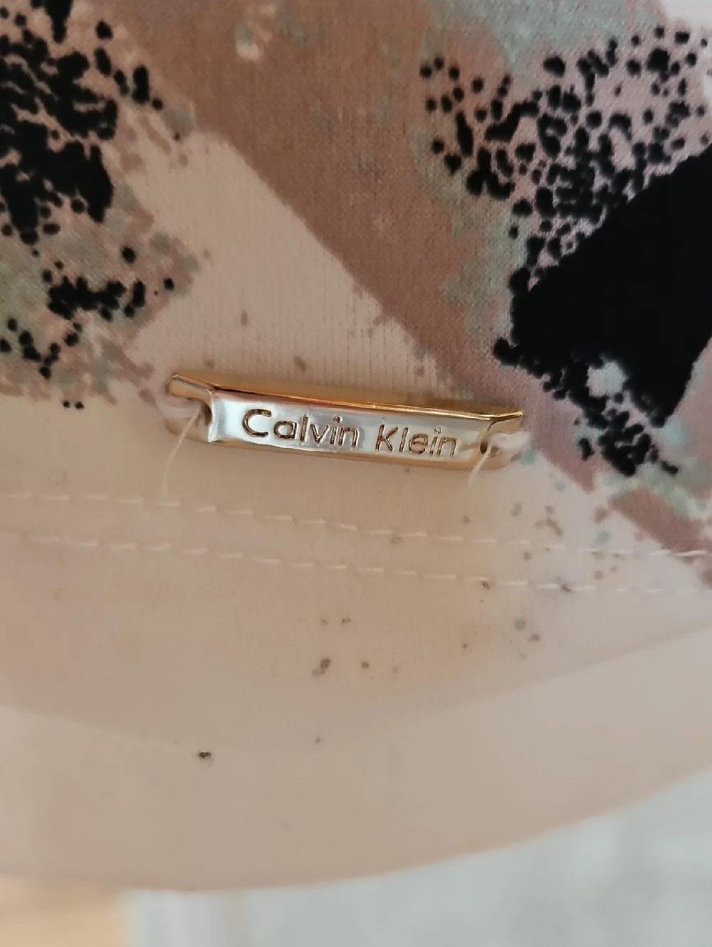Calvin Klein - Picture 4 of 6
